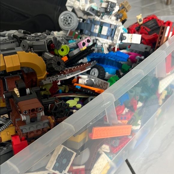 LEGOS!!!!!!!! - Picture 5 of 8